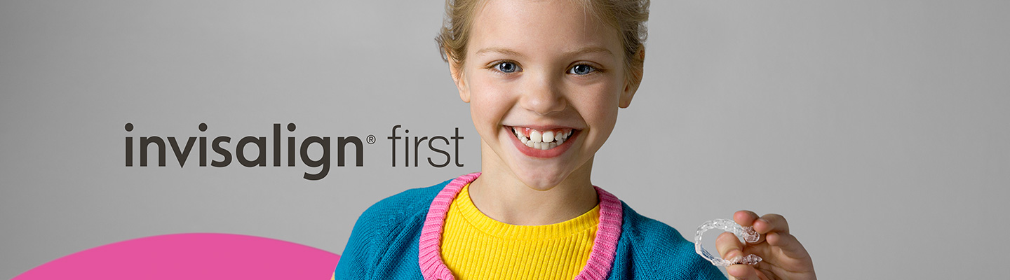 Kleinkind mit Invisalign First transparenter Zahnschiene, Kieferorthopädie an der Parkinsel, Ludwigshafen